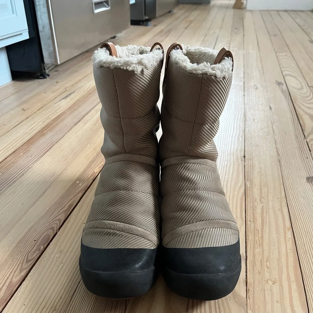 Clarks Gore-Tex Tan Puffer Winter Boots Faux Shearling Lined Waterproof Womens 7